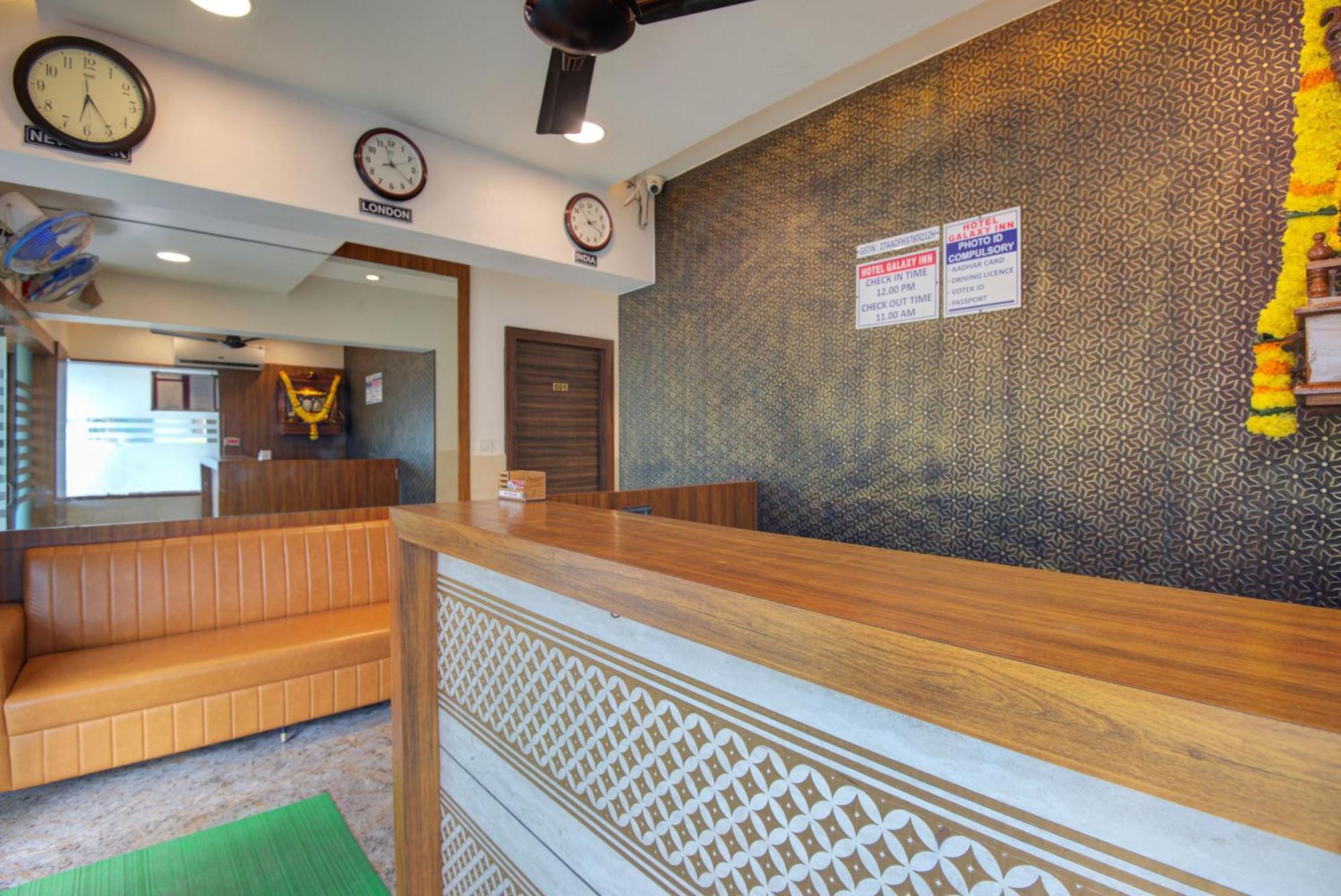 Hotel Galaxy Inn ナビムンバイ エクステリア 写真